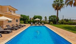 Algarve Villa To Rent With Pool