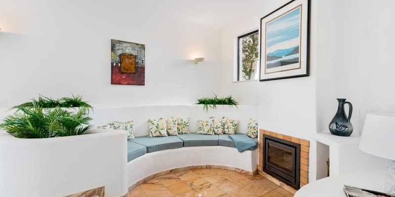 Comfortable Villa Rental With Cozy Living Room And Fireplace