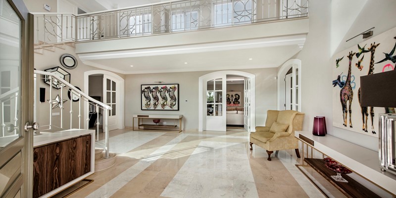 Modern Entrance Hall With High Ceilings