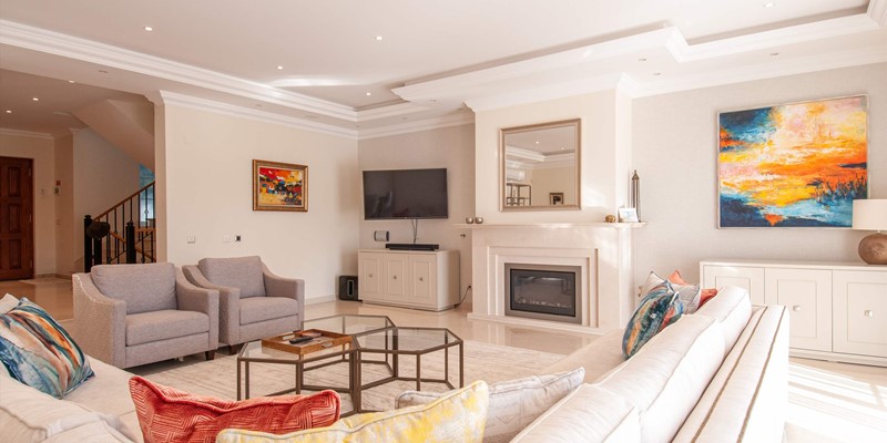 Exclusive Villa Living Room With Satellite Entertainment