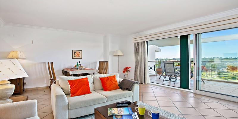 Portugal Holiday Home With Open Plan Living And Dining Area