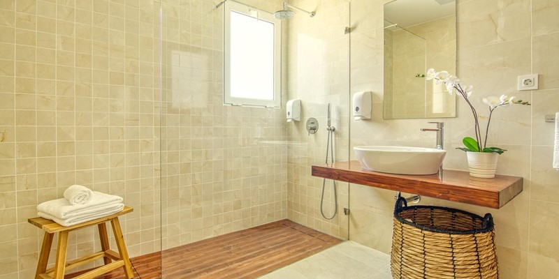 Luxurious Ensuite Walk In Bathroom Algarve