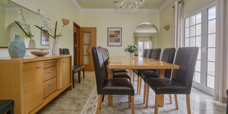 Family Friendly Indoor Dining Table For Memorable Meals