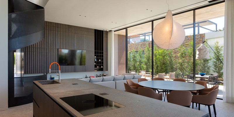 Luxury Villa With Modern Kitchen And Island Dining