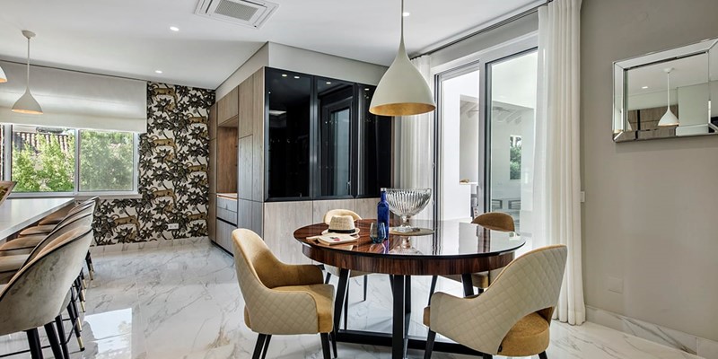 Holiday Villa With Spacious Kitchen And Circular Dining Table In Quinta Do Lago