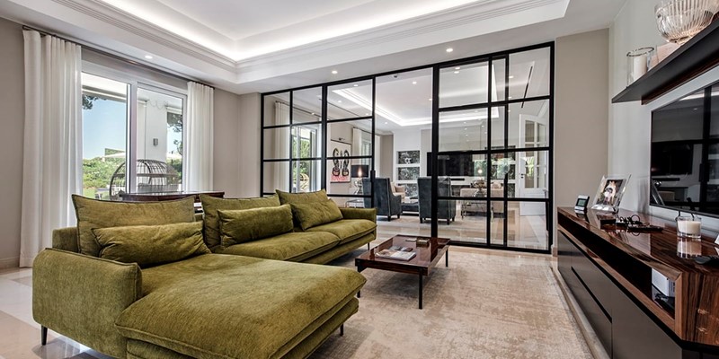 Quinta Do Lago Villa With L Shaped Sofa And Wall Mounted TV