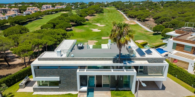 Holiday Villa With Golf Course Views And Roof Terrace