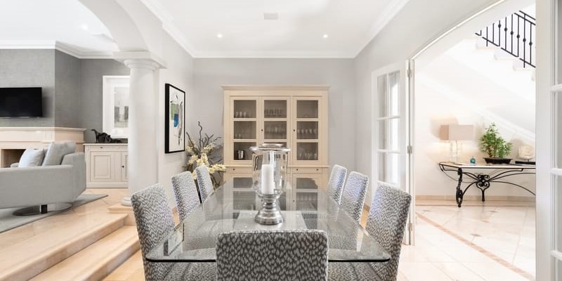 Quinta Do Lago Villa With Elegant Dining Space And Modern Decor