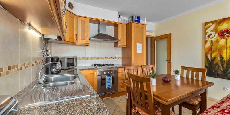 Holiday Apartment With Modern Dining Area