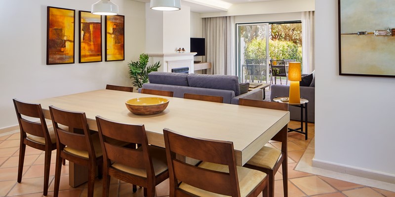 Indoor Dining With Lounge Access