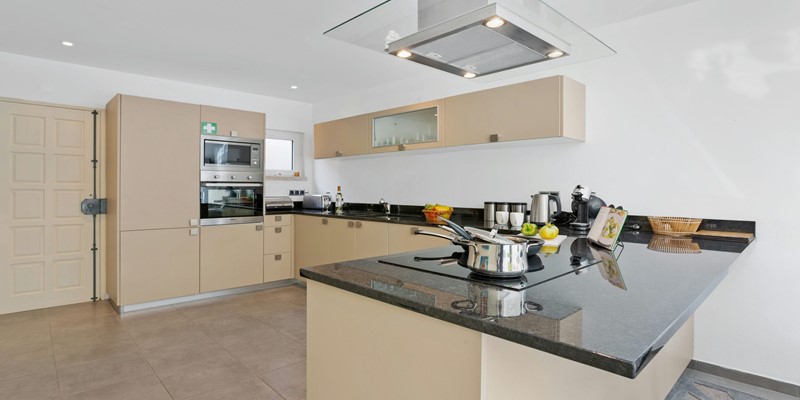 Luxury Villa Vilamoura With Fully Fitted Kitchen