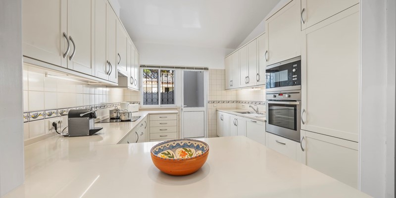 Villa Modern Kitchen Breakfast Island Vale Do Lobo