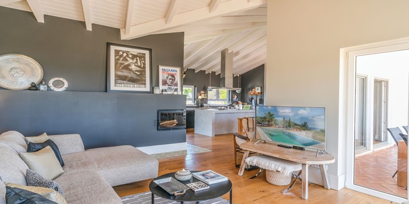 Holiday Home With Spacious Living Area Near Salema Beach