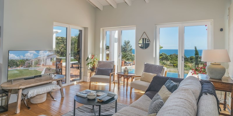 Stunning Sea View Villa In Salema Algarve