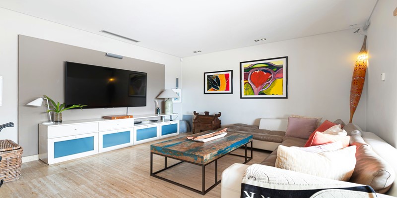 Algarve Vacation Rental With TV Room And Cable Channels