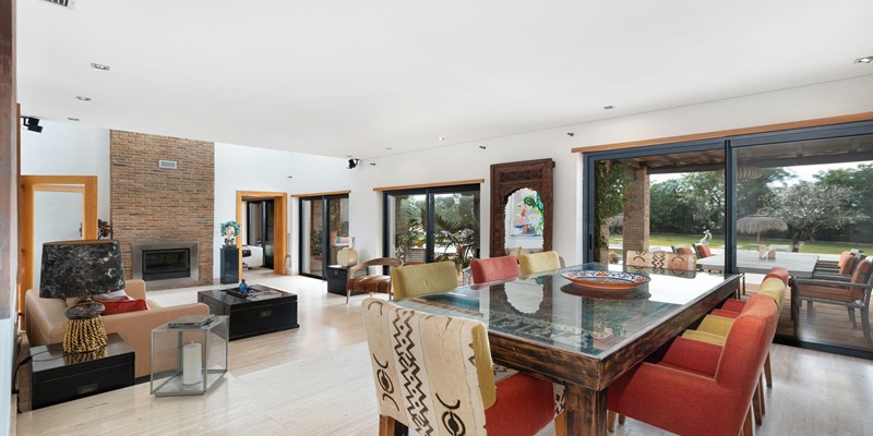 Quinta House In Algarve With Comfortable Dining Room