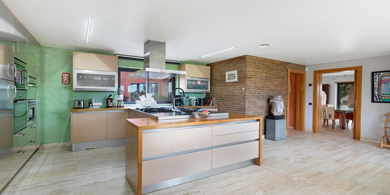 Luxury Algarve Villa With A Fully Equipped Modern Kitchen