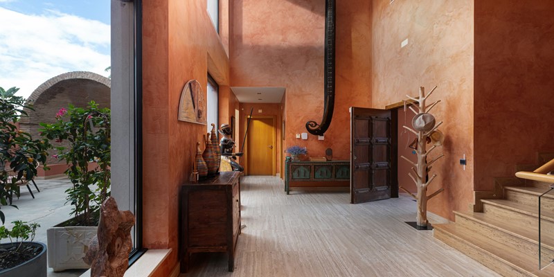 Spacious Villa With An Inviting Entrance And Charming Details