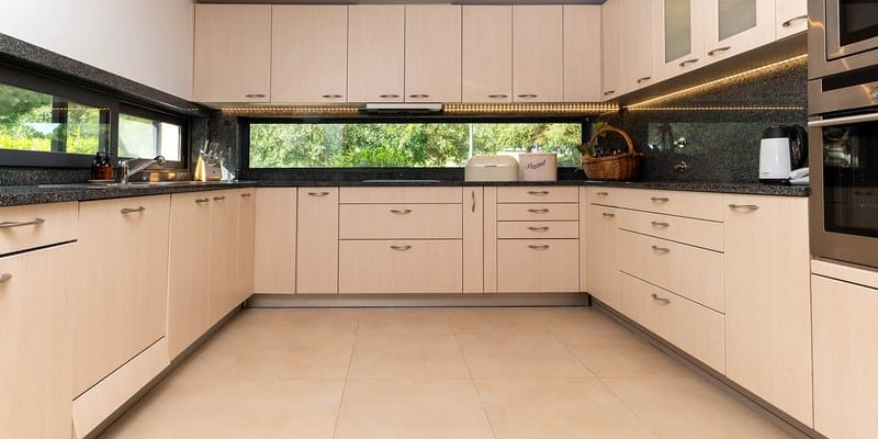 Self Catering Algarve Villa With Modern Kitchen For Family Cooking