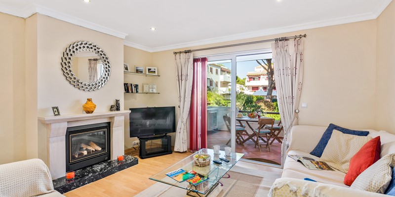 Apartment With Lounge Opening Onto Balcony In Vilamoura