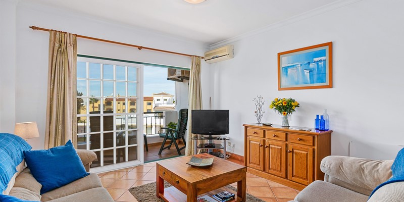 Spacious Holiday Rental Living Dining Room With Air Conditioning