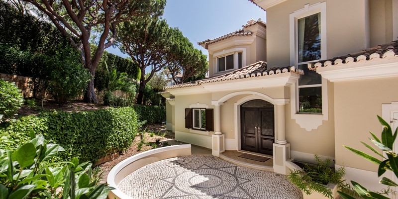 Elegant First Impression With Grand Villa Entrance And Stylish Exterior