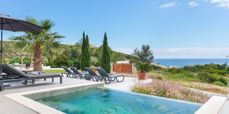 Three Bedroom Villa With Sea Views Algarve