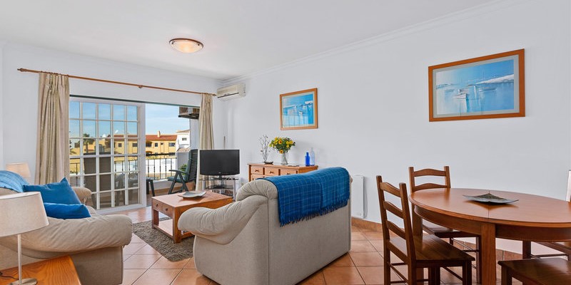 Vacation Rental Living Room With Dining Area Terrace Access