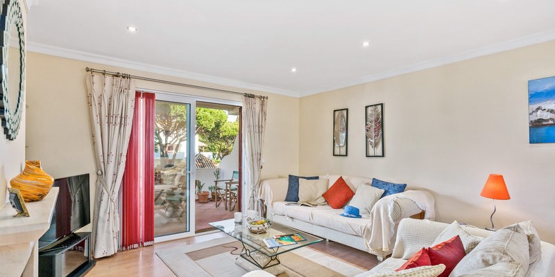 Holiday Apartment With Open Plan Living And Dining Area Algarve