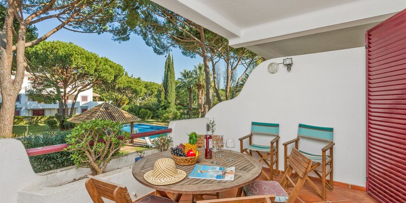 Apartment With Balcony Overlooking Pool In Vilamoura