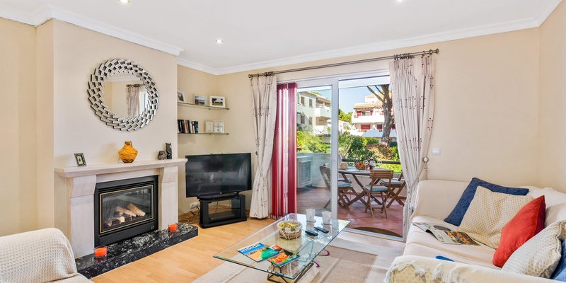 Apartment With Lounge Opening Onto Balcony In Vilamoura