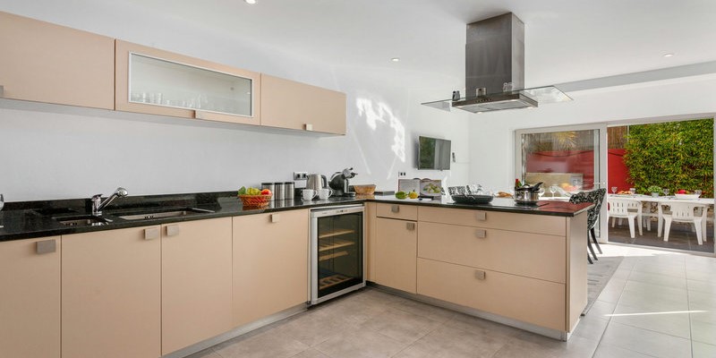 Fully Equipped Kitchen Vilamoura Open Plan Dining