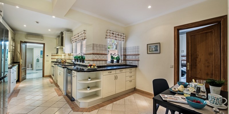 Kitchen And Breakfast Area Quinta Do Lago