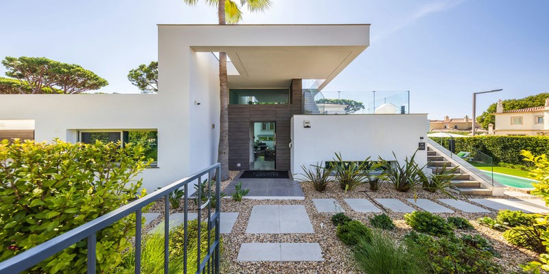 Beautiful 4 Bedroom Villa 10 Minutes Walk From Beach