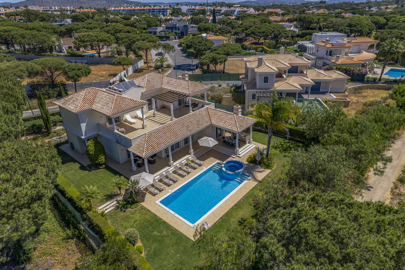 Luxury 6 Bedroom Villa In Vila Sol