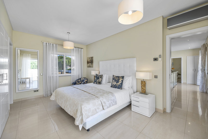 Luxury 6 Bedroom Villa In Vila Sol