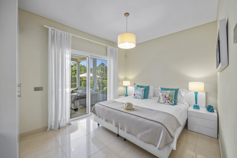 Luxury 6 Bedroom Villa In Vila Sol