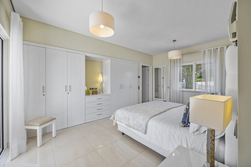 Luxury 6 Bedroom Villa In Vila Sol