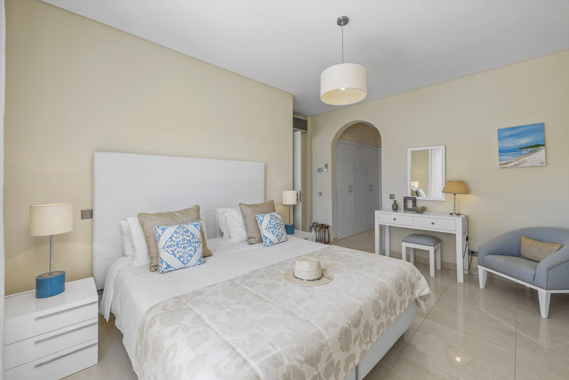 Luxury 6 Bedroom Villa In Vila Sol