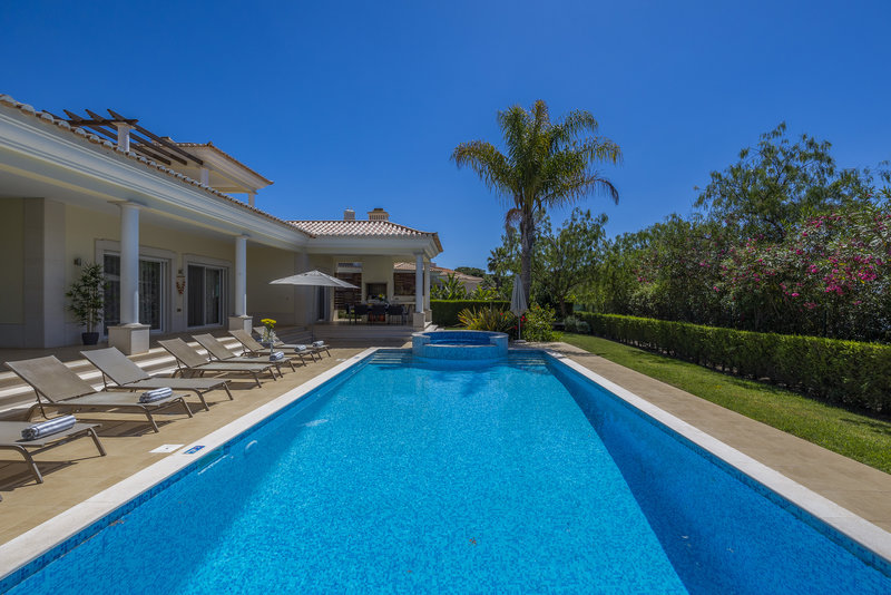 Luxury 6 Bedroom Villa In Vila Sol