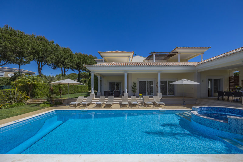 Luxury 6 Bedroom Villa In Vila Sol