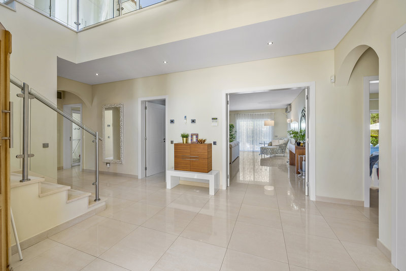 Luxury 6 Bedroom Villa In Vila Sol