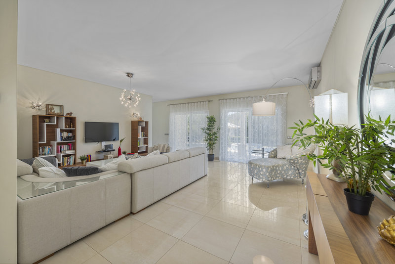 Luxury 6 Bedroom Villa In Vila Sol