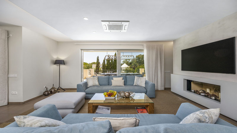 Luxury 4 Bedroom Villa In Vale Do Lobo Within Walking Distance To The Beach And Restaurants