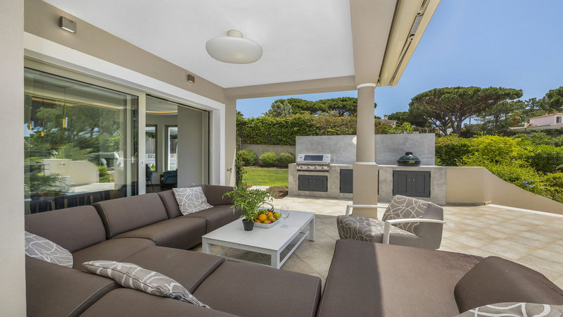 Luxury 4 Bedroom Villa In Vale Do Lobo Within Walking Distance To The Beach And Restaurants