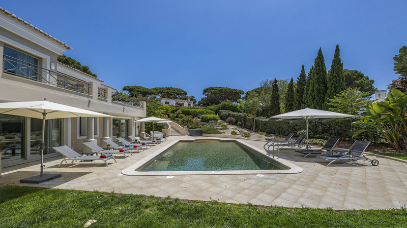Luxury 4 Bedroom Villa In Vale Do Lobo Within Walking Distance To The Beach And Restaurants