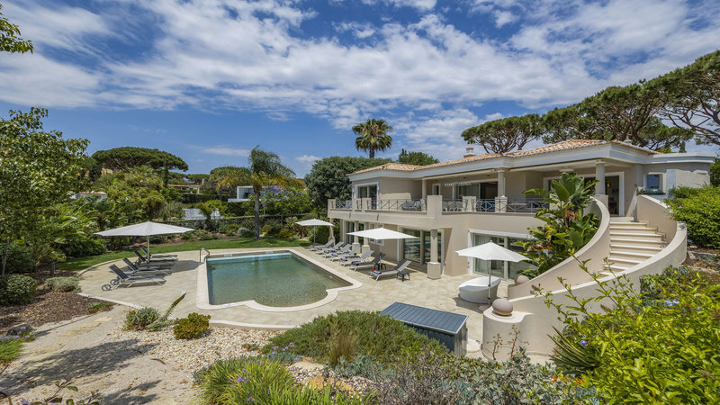 Luxury 4 Bedroom Villa In Vale Do Lobo Within Walking Distance To The Beach And Restaurants