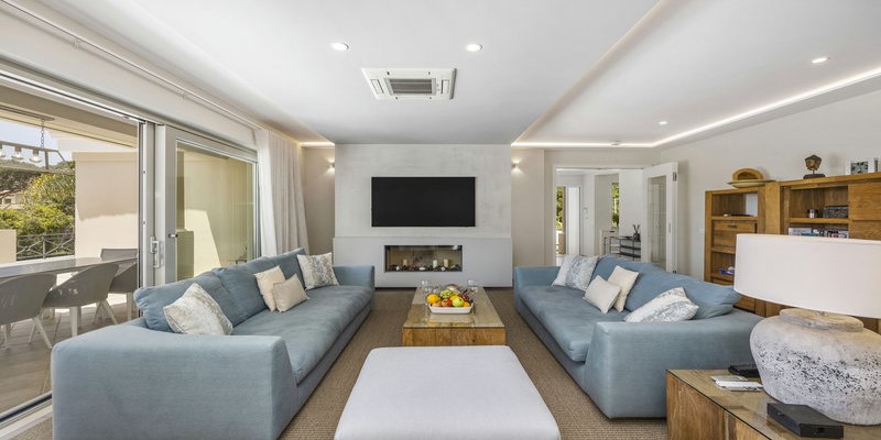 Airbnb Villa Boasts A Stylish Living Room