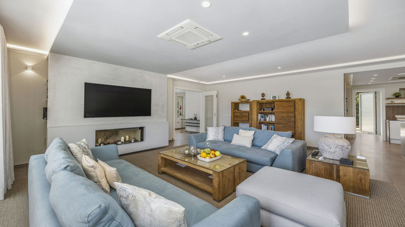 Luxury 4 Bedroom Villa In Vale Do Lobo Within Walking Distance To The Beach And Restaurants