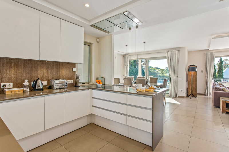 Luxury 4 Bedroom Villa In Vale Do Lobo Within Walking Distance To The Beach And Restaurants